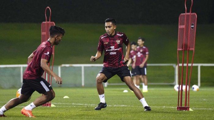 Aksi gelandang Persija Jakarta, Muhammad Rayhan Hannan saat mengikuti pemusatan latihan Timnas Indonesia U-23 di Arab Saudi.