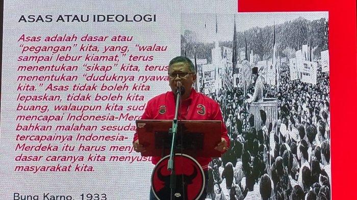 Sekjen PDIP Hasto Kristiyanto membakar semangat kader Taruna Merah Putih (TMP) Jakarta pada Jumat (22/7/2022) sore.