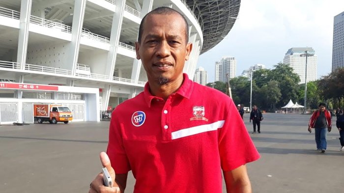 Hendro Kartiko selaku pelatih Kiper Madura United.