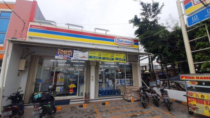 Indomaret di Jalan Pekayon, Kelurahan Jakasetia Kota Bekasi yang viral pasang spanduk parkir gratis.