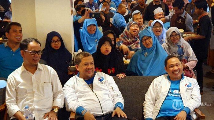Para inisiator Partai Gelora Indonesia dari kiri ke kanan Mahfudz Siddiq, Fahri Hamzah, dan Anis Matta saat menghadiri perkenalan partai baru tersebut di Jakarta, Minggu (10/11/2019). Partai Gelora Indonesia yang akan diketuai oleh Anis Matta tersebut menargetkan deklarasi resmi Partai Gelora Indonesia akan berlangsung pada awal Bulan Januari 2020, usai merampungkan dokumen pendaftaran kepengurusan partai di Kementerian Hukum dan HAM.