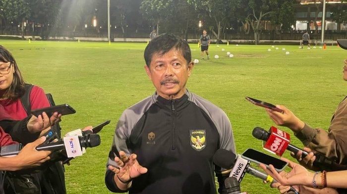 Pelatih Timnas Indonesia U-20, Indra Sjafri, saat ditemui di Lapangan A GBK, Senayan, Jakarta, Senin (29/1/2024).