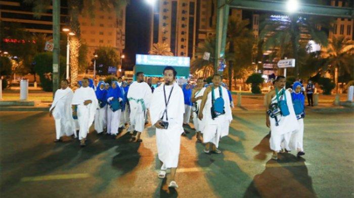 Sejumlah jemaah haji asal Jawa Timur, Indonesia saat berada di Tanah Suci.