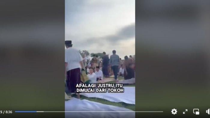 Video yang merekam jemaah walk out meninggalkan lokasi Salat Idul Fitri atau salat Ied viral di media sosial. Jemaah merasa kecewa dengan isi khobat khatib yang malah membahas permasalahan politik.