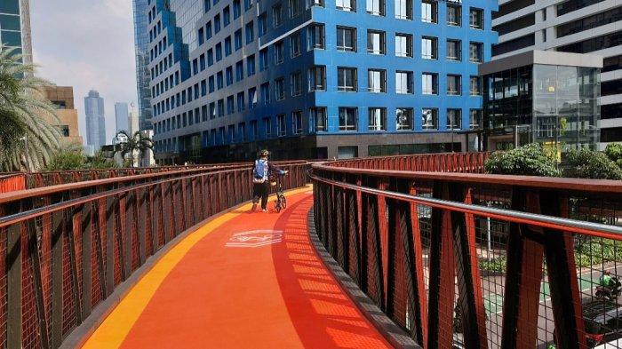 JPO Karet Sudirman atau JPO Pinisi berbentuk Kapal Pinisi kini sudah bisa digunakan. Ada spot baru yang instagramable di kota Jakarta dan ramah pesepeda.