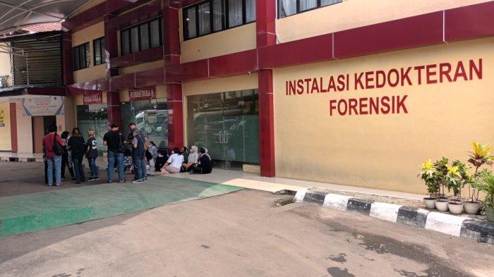 Keluarga Mayat Terbungkus Plastik di Kalimalang Datangi RS Polri Kramat