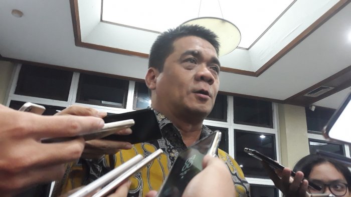 Ketua DPP Partai Gerindra Ahmad Riza Patria usai menyerahkan daftar bacaleg Gerindra di kantor KPU RI, Menteng, Jakarta Pusat, Selasa (17/7/2018)