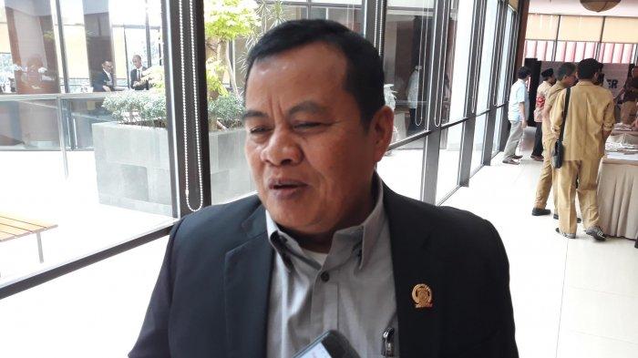 Ketua DPRD Tangsel, Moch Ramlie, sidang peleno perolehan kursi partai pada Pileg 2019 di Hotel Santika Bintaro, Pondok Aren, Senin (12/8/2019).
