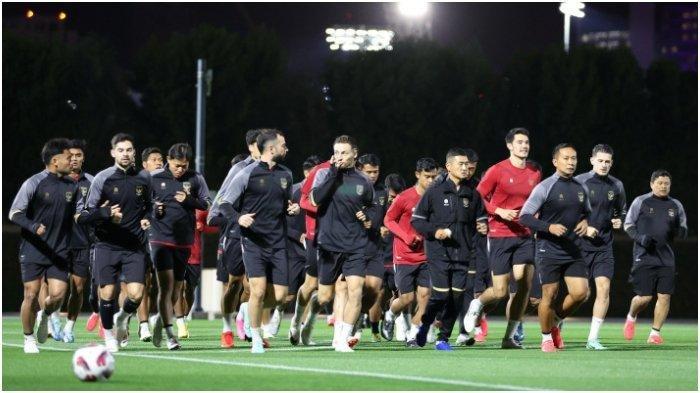 Sesi latihan skuad Timnas Indonesia menjelang Piala Asia 2024 di lapangan Al Egla 2, Doha, Qatar Piala Asia 2024 Qatar, Minggu (7/1/2024).
