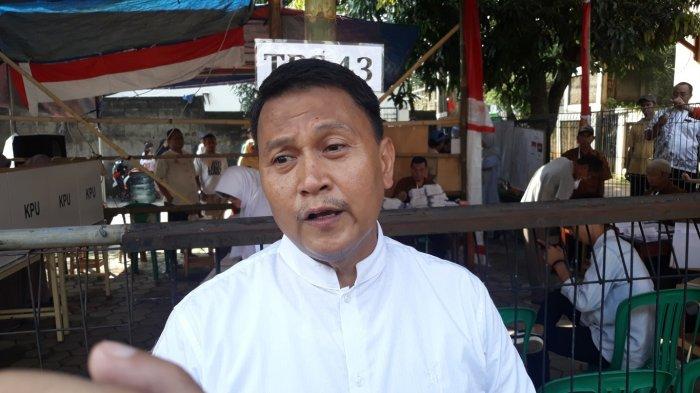 Mardani Ali Sera usai menggunakan hak suara di TPS 43 Pondok Gede Kota Bekasi.