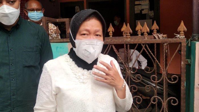 Menteri Sosial Tri Rismaharini saat dijumpai wartawan usai mengunjungi Adik Reisya, pengidap hidrosefalus di Kecamatan Cipayung, Kota Depok, Jawa Barat, Kamis (23/12/2021).