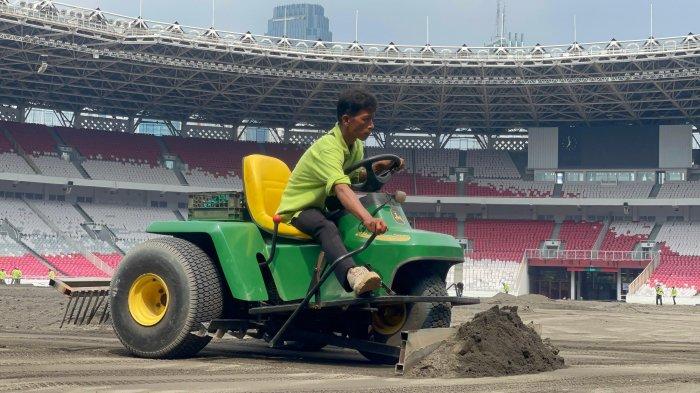 Proses revitalisasi Stadion Utama Gelora Bung Karno (SUGBK), Senayan, Jakarta, Rabu (10/7/2024)