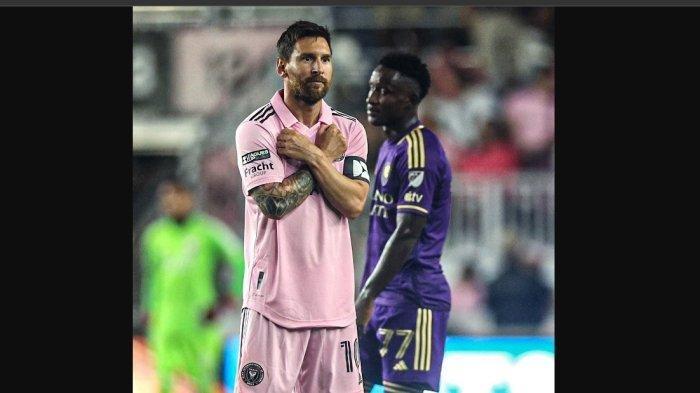 Messi bergaya selebrasi Wakanda Forever usai mencetak gol pertama ke gawang Orlando City. Dua tangan Lionel Messi disilangkan di dada, momen Messi selebrasi Wakanda Forefer itu viral di Twitter