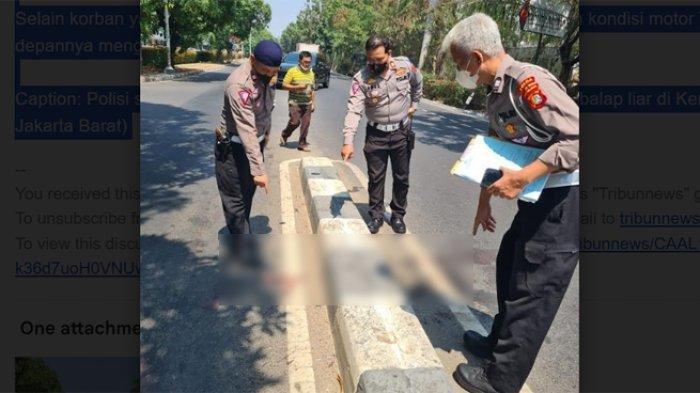 Polisi saat lakukan olah TKP di lokasi tewasnya remaja akibat balap liar di Kembangan, Jakarta Barat.