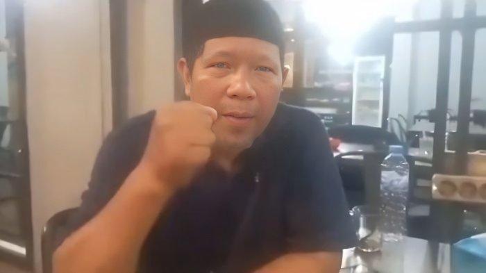 BETHEL TANTANG HERCULES - Sosok Andi Jamal Kamaruddin Daeng Masiga atau Om Betel, aktivis Kota Makasar tantang duel Hercules untuk buktikan siapa paling kebal.