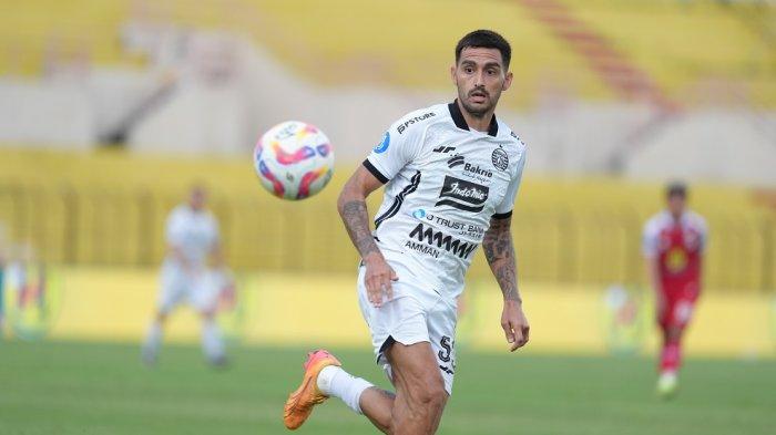 Bek kiri Persija Jakarta asal Brasil, Pablo Andrade, menjalani debut di pertandingan melawan Barito Puera dalam lanjutan Liga 1 2024/24 pekan ke-18, di Stadion Sultan Agung, Bantul, Yogyakarta, Jumat (10/1/2025)
