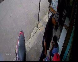 Pura-pura Beli Parfum Pria Ini Ajak Anak Kecil Curi Motor di Depok ...