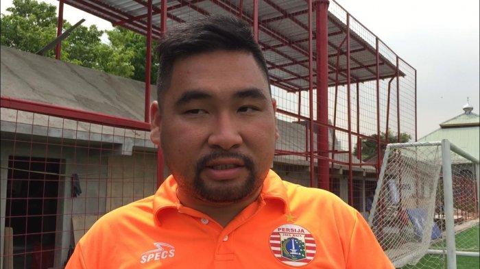 Pelatih klub sepak bola Persija Jakarta, yang juga merupakan Direktur Pengembangan Sepak Bola Persija Ganesha, di Lapangan Pulomas, Sabtu (14/12/2019).