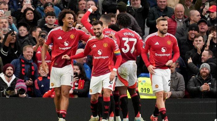 Selebrasi pemain Manchester United, Joshua Zirkzee, Bruno Fernandes, Luke Shaw dll di Liga Inggris.