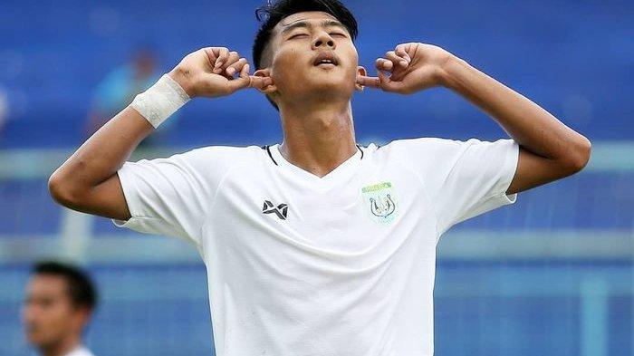 Pemain Persela, Malik Risaldi, merayakan golnya ke gawang Persita pada partai Grup E Piala Presiden 2019 di Stadion Kanjuruhan, Malang, Senin (4/3/2019).