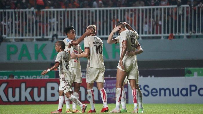 Pemain Persija Jakarta melakukan selebrasi di Stadion Pakansari, Bogor, Sabtu (20/8/2022) malam.