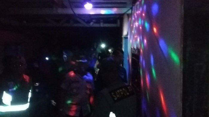 Penggerebekan di lokalisasi Rawa Bebek atau gang Royal, RT 02/RW 13 Penjaringan, Kecamatan Penjaringan, Jakarta Utara, Kamis (30/1/2020)