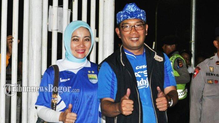 Ridwan Kamil hadiri pertandingan Final Piala Presiden 2017.