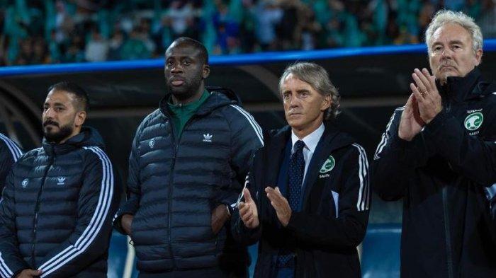 Kebersamaan pelatih Timnas Arab Saudi, Roberto Mancini dengan Yaya Toure.