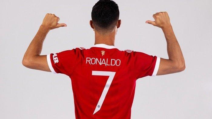 Cristiano Ronaldo resmi memakai kaus nomor 7 lagi di Manchester United.
