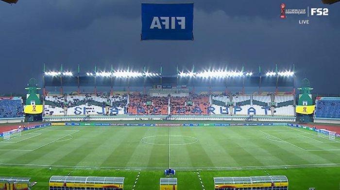 Pertandingan Senegal vs Polandia di Piala Dunia U-17 2023 di Stadion Si Jalak Harupat, Bandung, pada Selasa (14/11/2023) ditunda akibat hujan dan petir.
