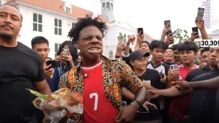 IShowSpeed Bikin Geger Kota Tua, Tiba-tiba Penasaran ke Rumah Hantu dan