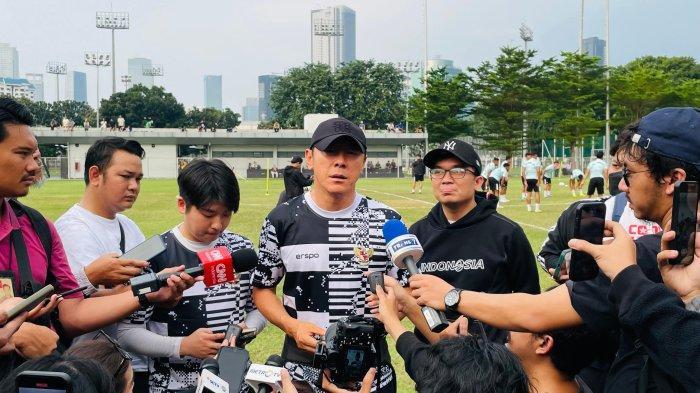 Pelatih Timnas Indonesia, Shin Tae-yong, dalam wawancara sebelum memimpin latihan di Lapangan B Komplek GBK, Senayan, Jakarta, Selasa (28/5/2024).
