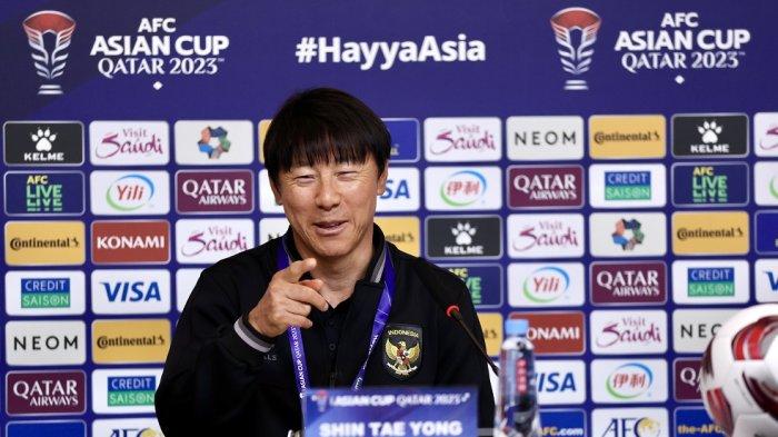 Pelatih Timnas Indonesia, Shin Tae-yong dalam sesi pre match conference di Piala Asia 2024, Minggu (14/1/2024).