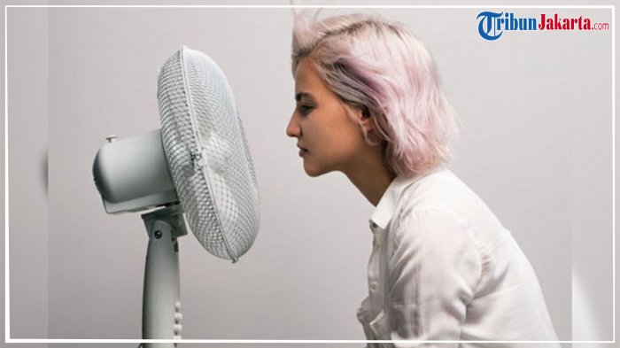 Tidur menggunakan kipas angin