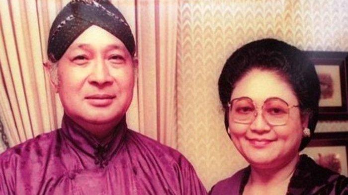 Ibu Tien Soeharto dan Pak Harto