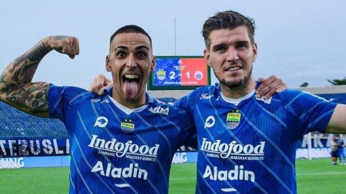 Duet menara kembar Persib Bandung, Alberto Rodriguez dan Nick Kuipers saat latihan menjadi sorotan bobotoh.