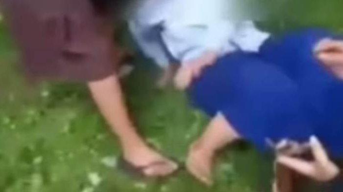 Viral wanita selingkuh di telanjangi suami no sensor. Bocil sd di perkosa. Bocil 13. Анак smp. Bocil sd di perkosa.