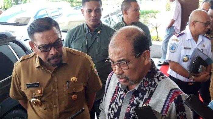 Wakil Ketua DPD RI yang juga Direktur Sedayu Sejahtera Abadi (SSA) Nono Sampono saat diwawancarai wartawan di kantor Gubernur Maluku, Selasa (10/3/2020).