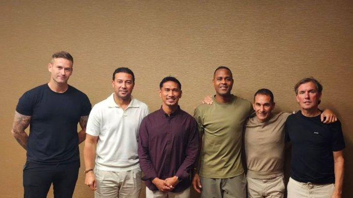  - Pelatih kiper dengan jajaran pelatih Timnas Indonesia, Senin (3/2/2025). PSSI saat ini sedang menyeleksi pelatih lokal untuk menjadi bagian dari tim kepelatihan Timnas Indonesia.