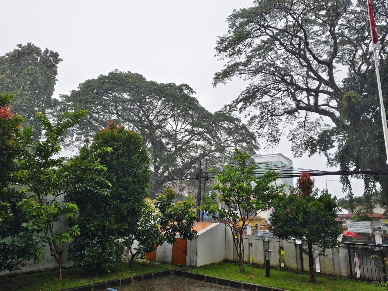 Cuaca Jakarta 30 Oktober 2026: Jakut Cerah, Jaksel-Jakbar Hujan