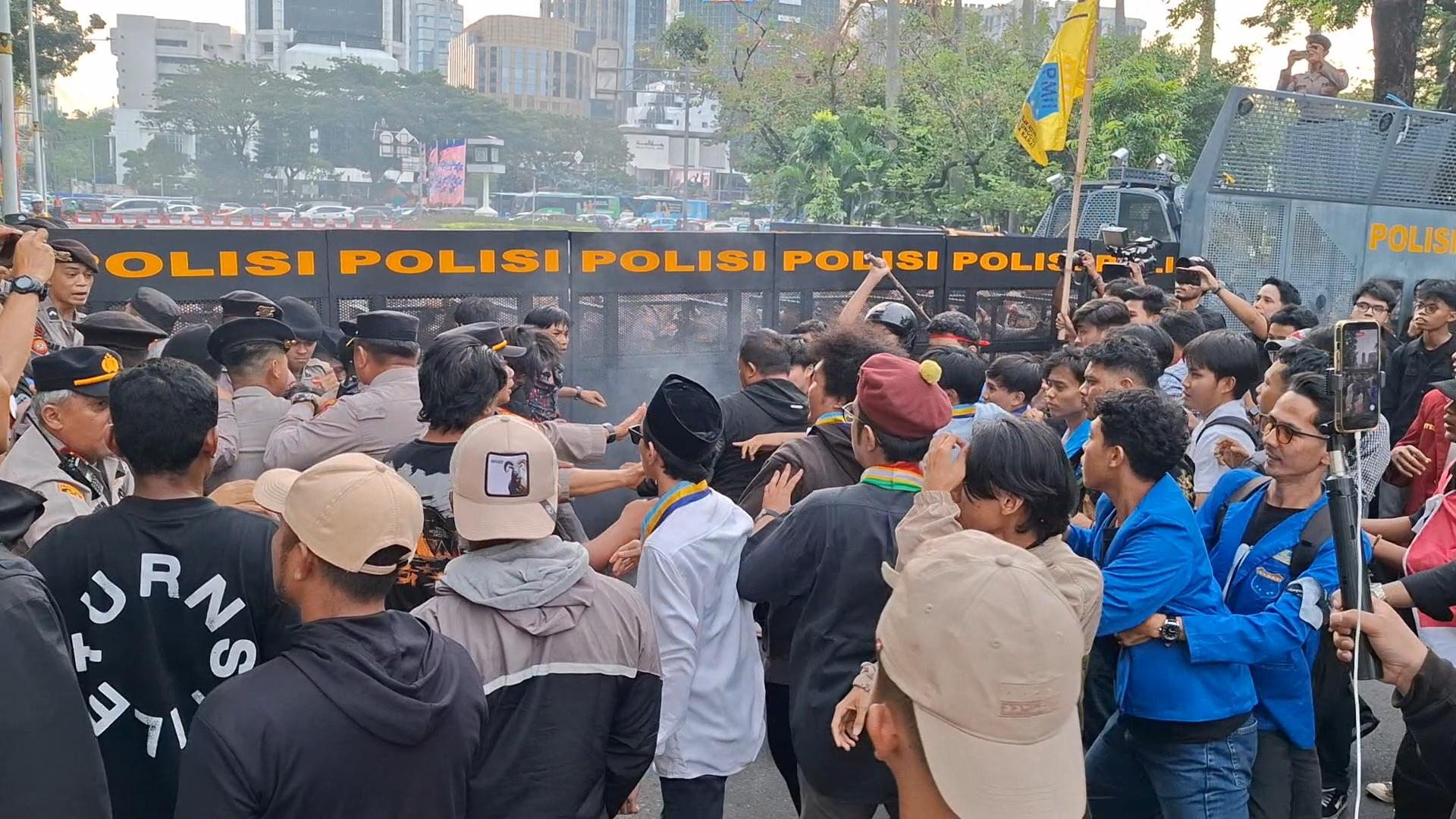 Waspada Macet! Demo Mahasiswa Trisakti Lumpuhkan Jakarta Pusat