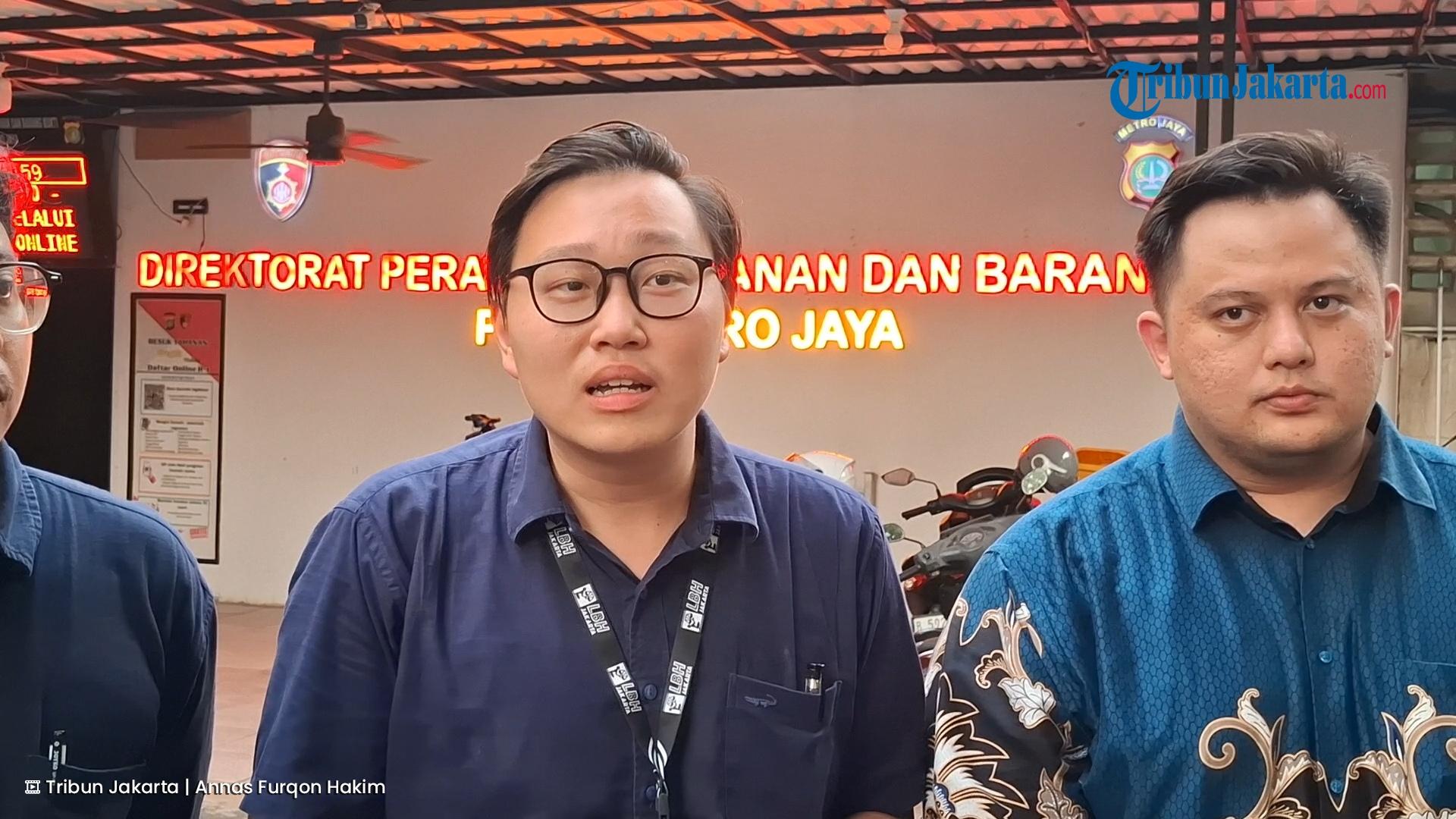 Belum Boleh Pulang, 6 Aktivis Greenpeace yang Pasang Spanduk di Bundaran HI Masih di Polda Metro