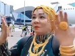 Suarnati-pamer-emas-setelah-berhaji.jpg