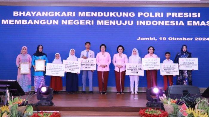 Polda Jambi gelar syukuran Hari Kesatuan Gerak Bhayangkari (HKGB) Daerah ke-72 di Aula Lantai 3 Gedung Siginjai Polda Jambi pada Sabtu, (19/10/2024)