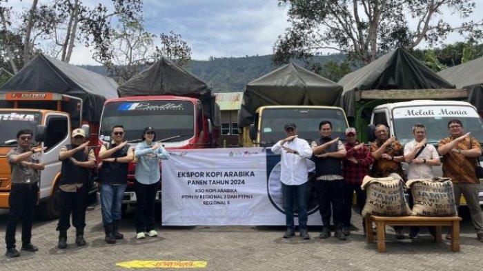 PRODUKSI - Sepanjang kuarter pertama 2025, tercatat sedikitnya 127 ton kopi produksi Java Coffee Estate (JCE) yang merupakan hasil perkebunan kopi yang dikelola melalui kerja sama operasi (KSO) dua sub Holding Perkebunan Nusantara PTPN III (Persero), PTPN IV PalmCo dan PTPN I SupportingCo kembali mampu menembus berbagai negara tujuan.