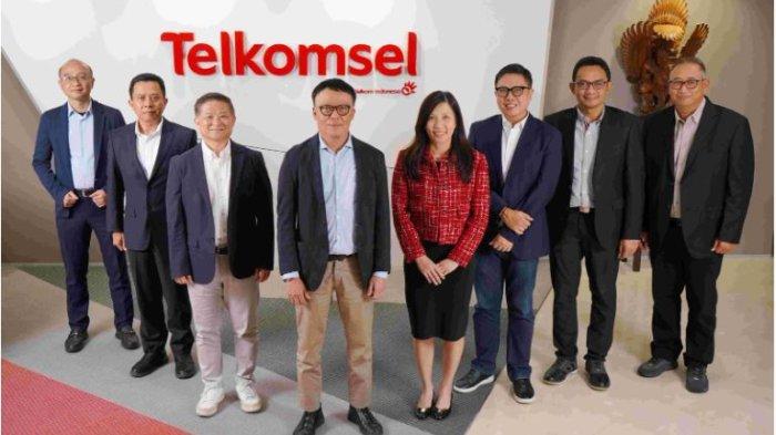 Perubahan Susunan Pengurus Perseroan Telkomse: Dalam Rapat Umum Pemegang Saham Tahunan (RUPST) PT Telekomunikasi Selular (Telkomsel) pada Rabu (28/5) di Jakarta, Telkom Indonesia dan Singtel selaku pemegang saham Telkomsel telah menetapkan Susunan Pengurus Perseroan baru, yang terdiri dari Jajaran Direksi (ki-ka) Direktur Finance & Risk Management, Daru Mulyawan; Direktur Human Capital Management, Indrawan; Direktur Planning & Transformation, Wong Soon Nam; Direktur Utama, Nugroho; Direktur IT, Joyce Shia; Direktur Marketing, Derrick Heng; Direktur Network, Indra Mardiatna; dan Direktur Sales, Stanislaus Susatyo.
