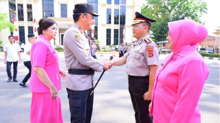 Kapolda Jambi Irjen Pol. Krisno H Siregar saat upacara laporan kenaikan pangkat personel di lingkungan satker Polda Jambi periode 1 Juli 2025,  yang digelar pada Rabu, (2/7/2025)