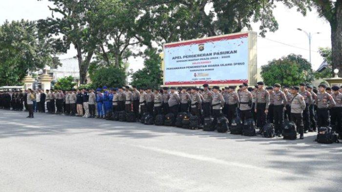 GELAR PASUKAN - Polda Jambi menggelar Apel Pergeseran Pasukan dalam rangka pengamanan Pemilihan Suara Ulang (PSU) di Kabupaten Bungo pada Kamis (3/4/2025) pagi.