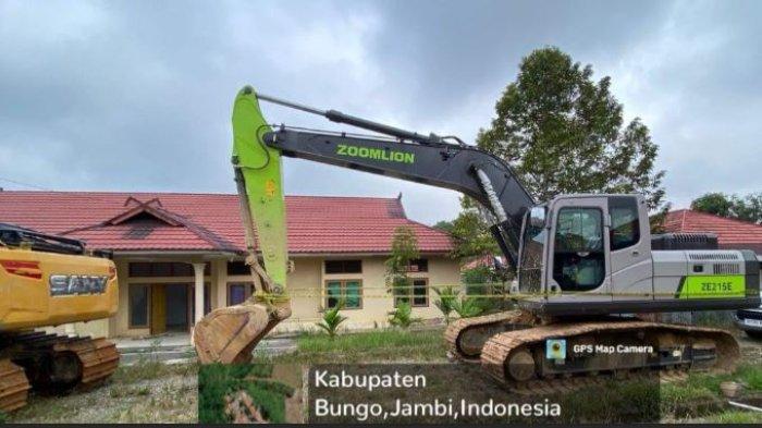 ALAT BERAT - 2 pria di Kabupaten Bungo, Jambi diamankan bersama unit alat berat yang diduga dipakai untuk  penambang emas ilegal (PETI) di Dusun Lubuk Kayu Aro Kecamatan Rantau Pandan, Kabupaten Bungo, Rabu (28/5/2025) sekira pukul 02.30 WIB.