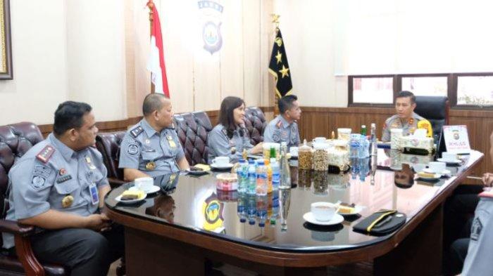 Kapolda Jambi Irjen Pol. Rusdi Hartono terima silaturahmi bersama Kemenkumham Jambi di ruang kerjanya pada Selasa (3/9/2024)